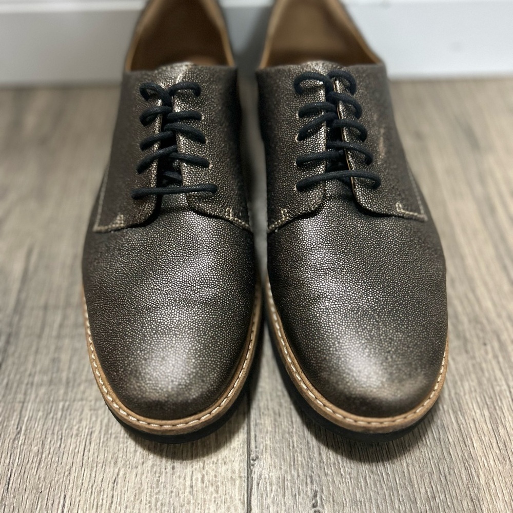 Clarks Shoes Womens Size 7.5 Glick Darby Derby Metallic Leather Lace Up.